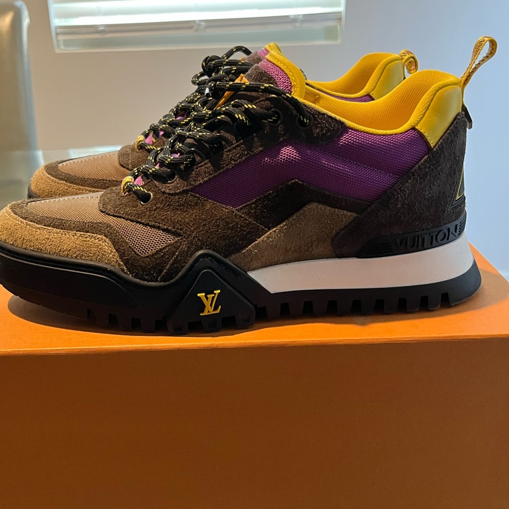 LV hiking sneaker worn once size 8 worn once - Picture 3 of 6